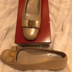 Authentic Ferragamo Licero Tan Calf Pump, 39 B